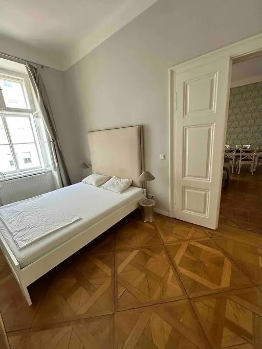 Altbau-Traum Im Servitenviertel Διαμέρισμα Βιέννη 0*,
